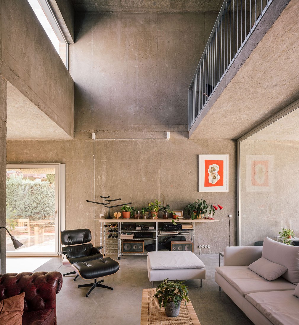 A three generation house in Boadilla del Monte by Malu de Miguel. Photograph by Imagen Subliminal (Miguel de Guzmán + Rocío Romero)