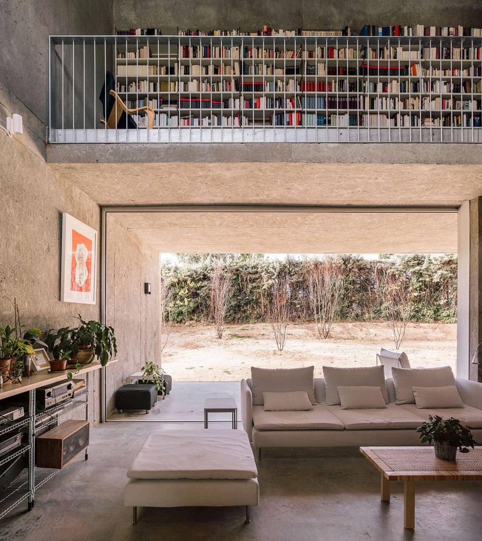 A three generation house in Boadilla del Monte by Malu de Miguel. Photograph by Imagen Subliminal (Miguel de Guzmán + Rocío Romero)