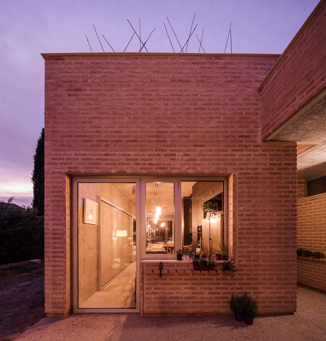 A three generation house in Boadilla del Monte by Malu de Miguel. Photograph by Imagen Subliminal (Miguel de Guzmán + Rocío Romero)