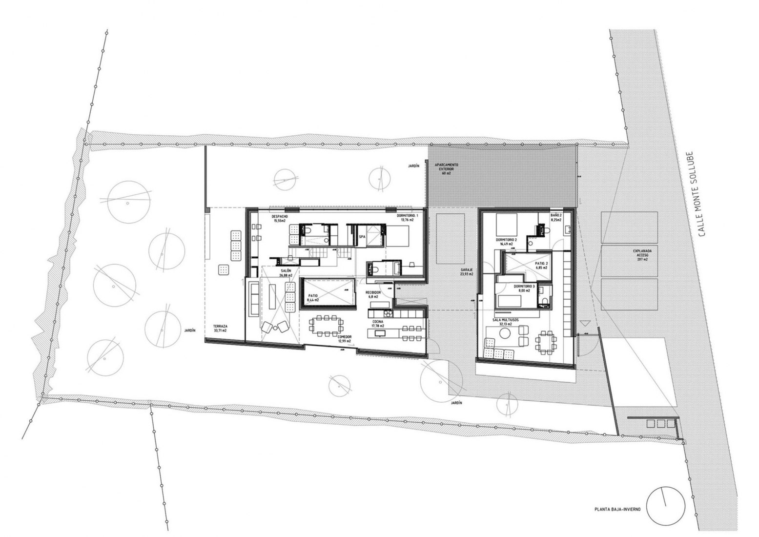 Closed ground floor. A three generation house in Boadilla del Monte by Malu de Miguel.