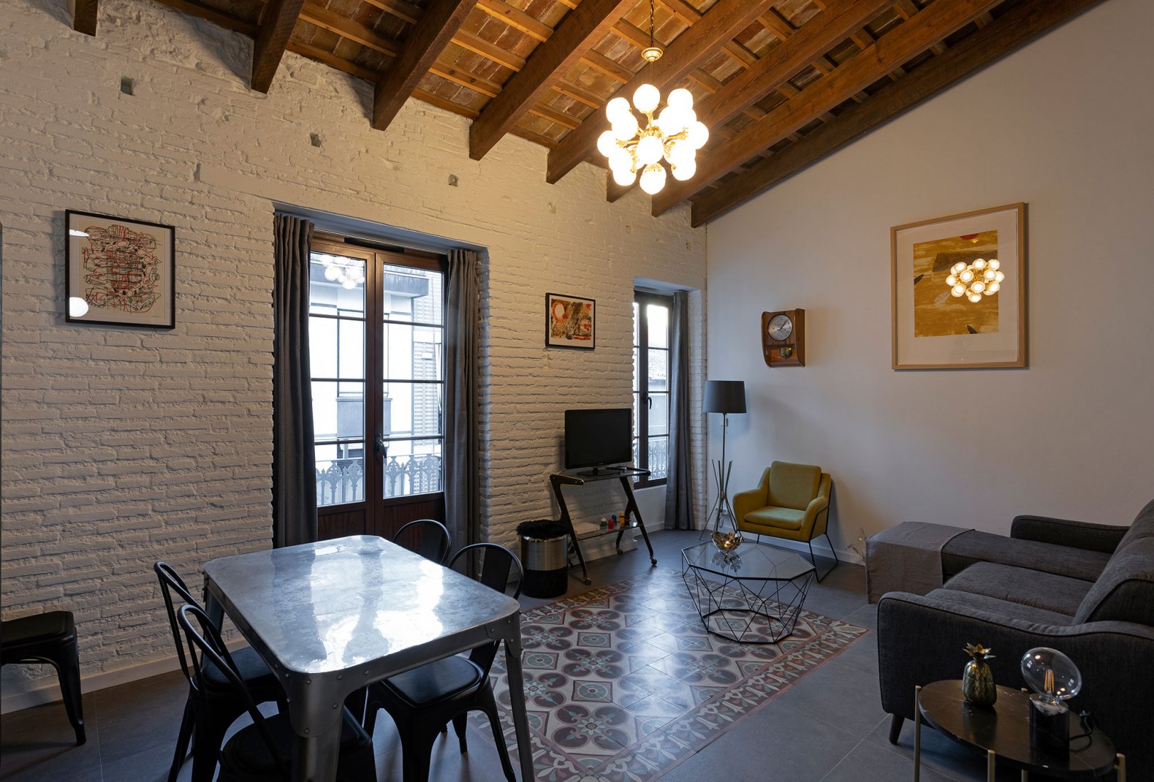Padre Jofre penthouse by Mano de Santo. Photograph by Diego Opazo. Padre Jofre penthouse by Mano de Santo. Photograph by Diego Opazo.