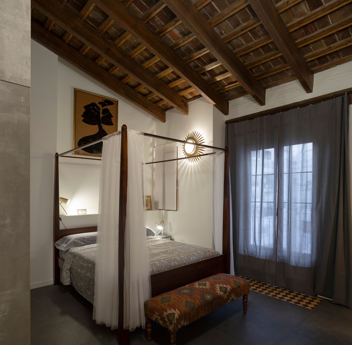 Padre Jofre penthouse by Mano de Santo. Photograph by Diego Opazo. Padre Jofre penthouse by Mano de Santo. Photograph by Diego Opazo.