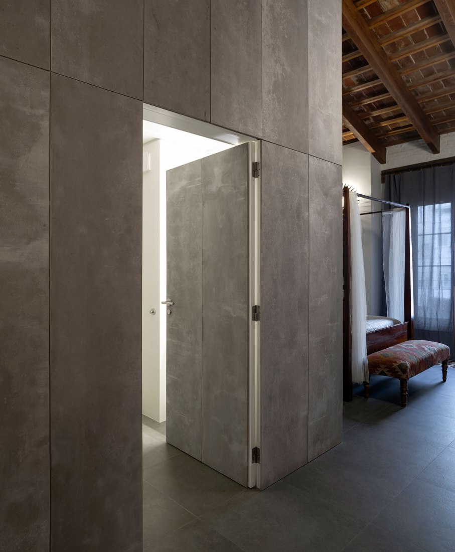 Padre Jofre penthouse by Mano de Santo. Photograph by Diego Opazo. Padre Jofre penthouse by Mano de Santo. Photograph by Diego Opazo.