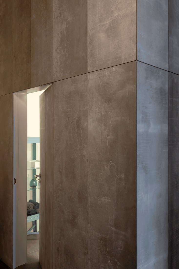 Padre Jofre penthouse by Mano de Santo. Photograph by Diego Opazo. Padre Jofre penthouse by Mano de Santo. Photograph by Diego Opazo.