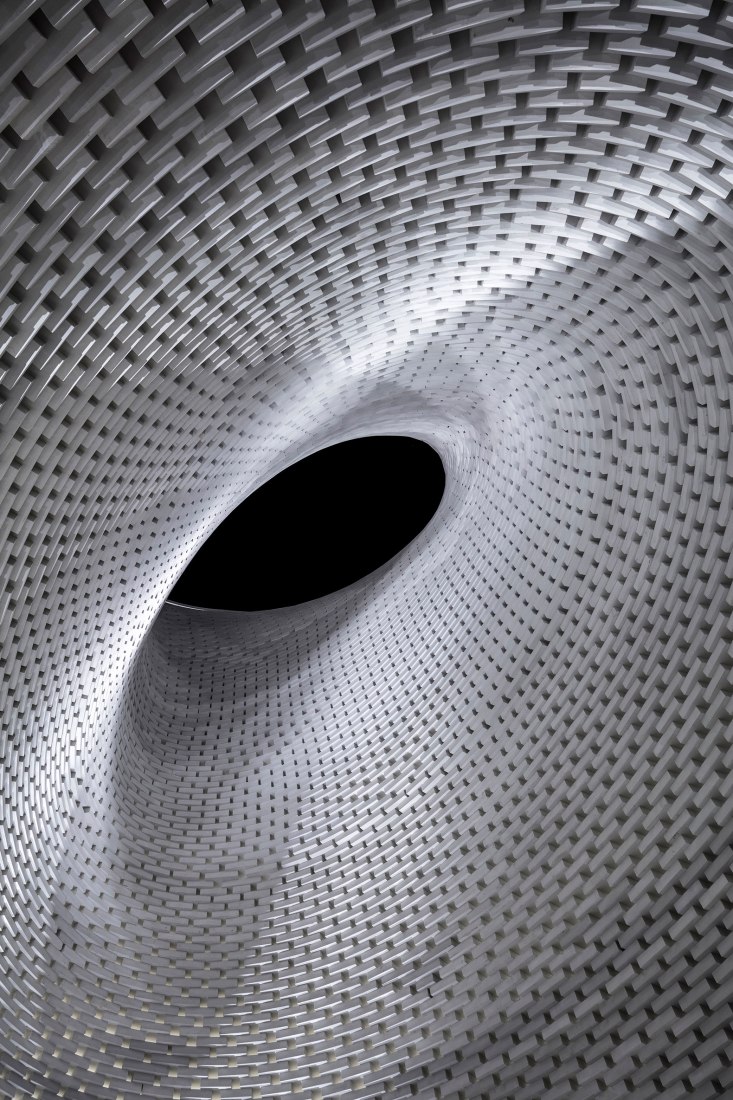 Spiral view. The Mount Herzl Memorial Hall by Kimmel Eshkolot Architects. Photograph © Amit Geron Spiral view. The Mount Herzl Memorial Hall by Kimmel Eshkolot Architects. Photograph © Amit Geron