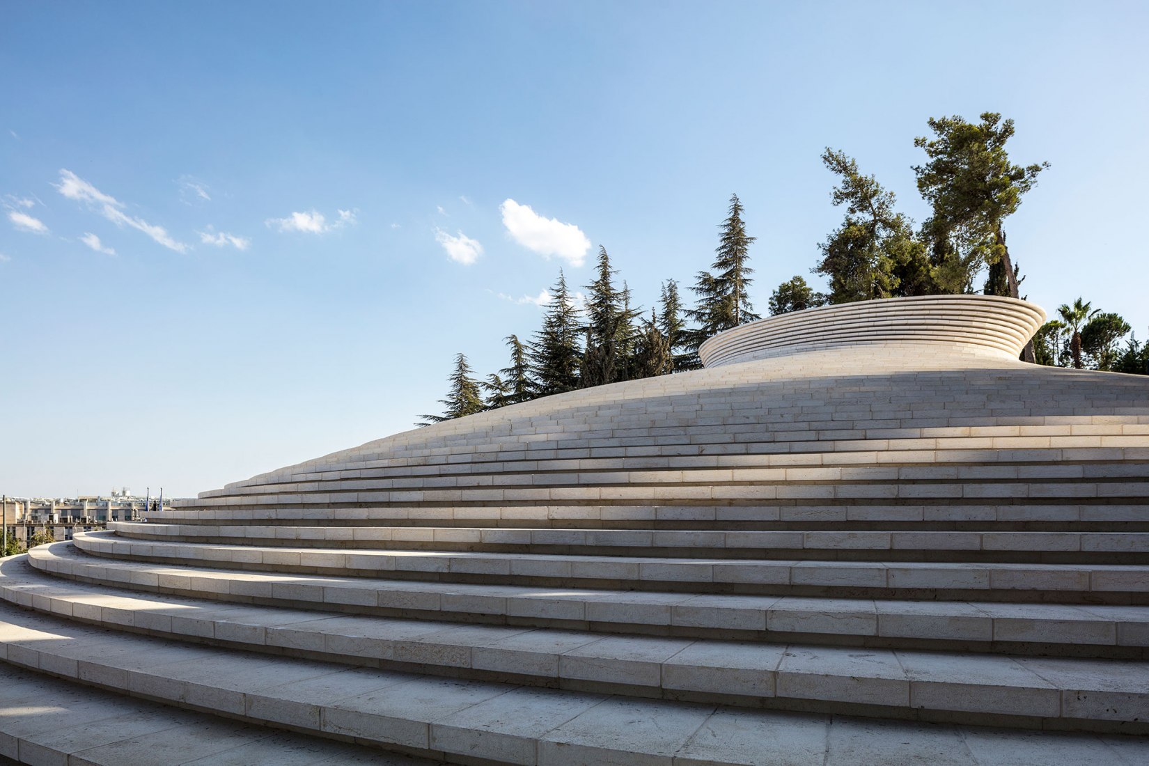Exterior view. The Mount Herzl Memorial Hall by Kimmel Eshkolot Architects. Photograph © Amit Geron Exterior view. The Mount Herzl Memorial Hall by Kimmel Eshkolot Architects. Photograph © Amit Geron