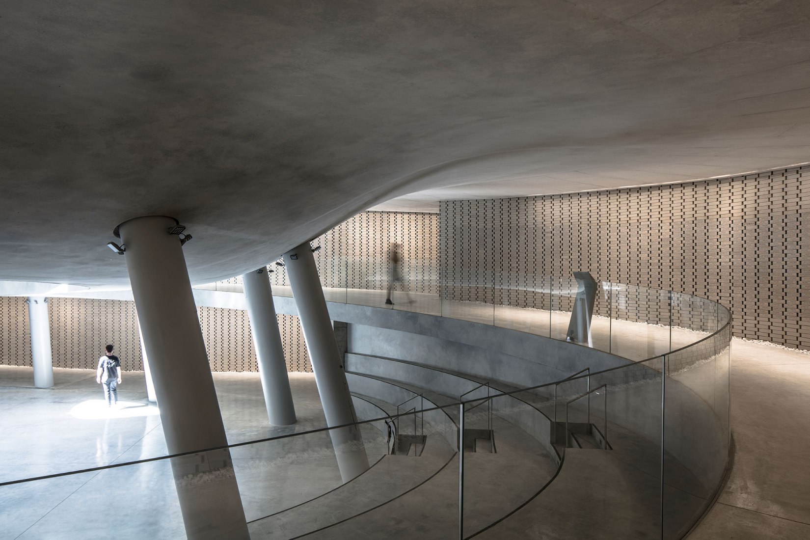 Lower floor level. The Mount Herzl Memorial Hall by Kimmel Eshkolot Architects. Photograph © Amit Geron Lower floor level. The Mount Herzl Memorial Hall by Kimmel Eshkolot Architects. Photograph © Amit Geron