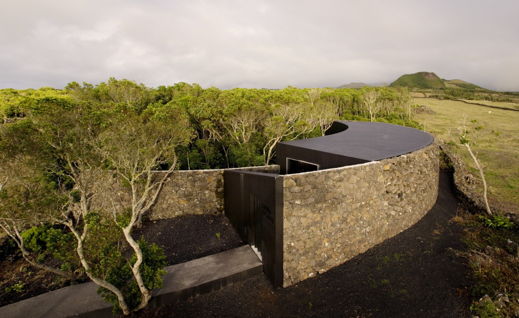 Centro de Visitantes da Gruta das Torres, Pico SAMI (Inês Vieira da Silva e Miguel Vieira). Photograph by Fernando Guerra / Sérgio Guerra Centro de Visitantes da Gruta das Torres, Pico SAMI (Inês Vieira da Silva e Miguel Vieira). Photograph by Fernando Guerra / Sérgio Guerra