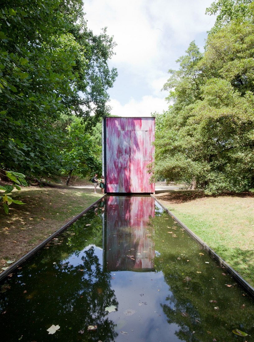 Pavilhões Expositivos Temporários, “Incerteza Viva: Uma exposição a partir da 32ª Bienal de São Paulo”, Parque de Serralves, Ottotto (Teresa Otto). Photograph by Inês D'Orey Pavilhões Expositivos Temporários, “Incerteza Viva: Uma exposição a partir da 32ª Bienal de São Paulo”, Parque de Serralves, Ottotto (Teresa Otto). Photograph by Inês D'Orey