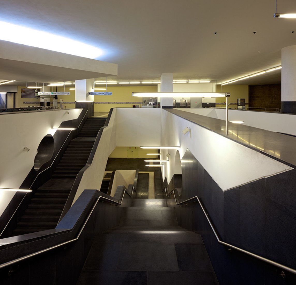 Estação de Metro Município, Nápoles Álvaro Siza, Eduardo Souto Moura e Tiago Figueiredo. Photograph by StudioF64 Estação de Metro Município, Nápoles Álvaro Siza, Eduardo Souto Moura e Tiago Figueiredo. Photograph by StudioF64