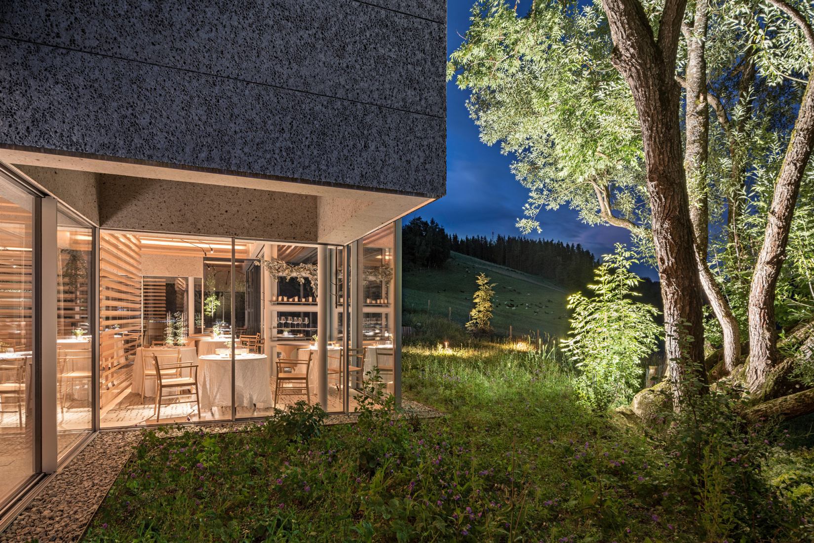 Restaurante Steirereck en el Pogusch por PPAG architects. Fotografía por Hertha Hurnaus. Restaurante Steirereck en el Pogusch por PPAG architects. Fotografía por Hertha Hurnaus.