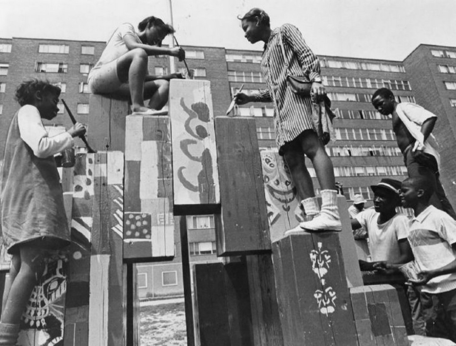 “Pruitt-Igoe” 1968. Children painting the game area as part of a school project. Source: St. Louis Post Dispatch