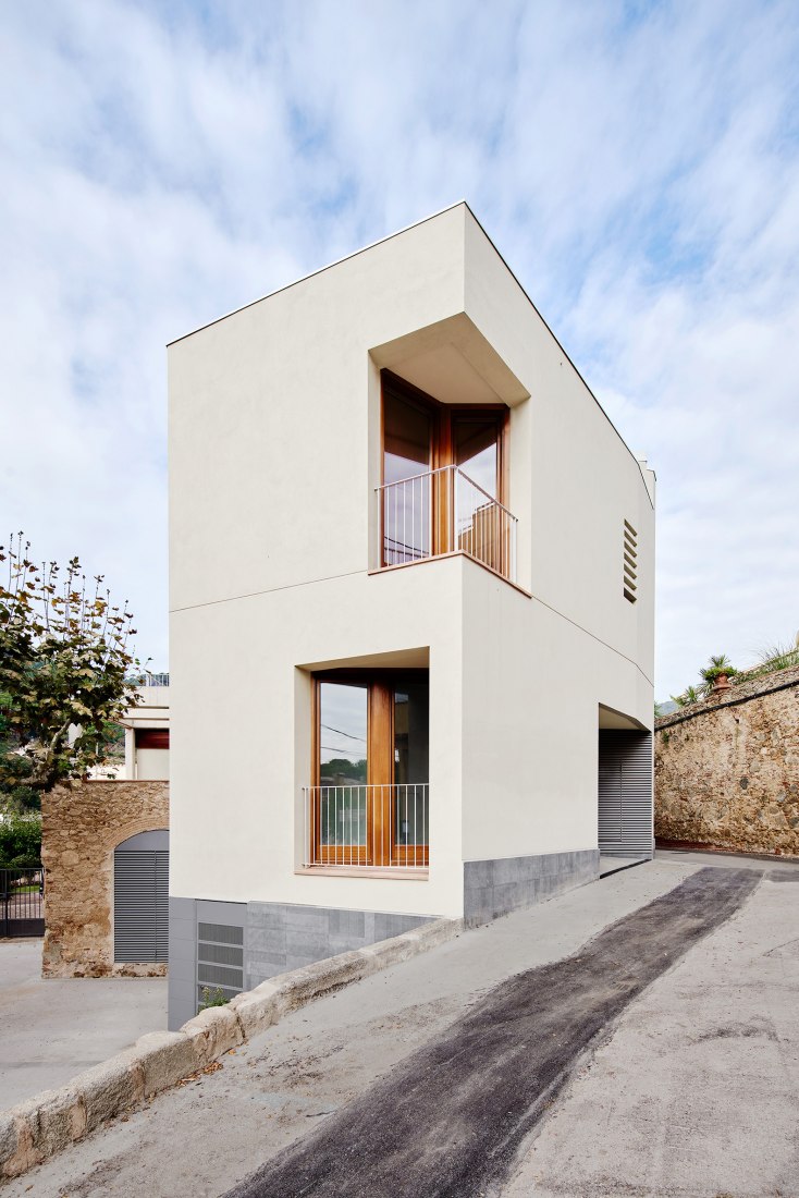 6 dwellings in Cabrera de Mar by Twobo + Luis Twose. Photograph by José Hevia 6 dwellings in Cabrera de Mar by Twobo + Luis Twose. Photograph by José Hevia