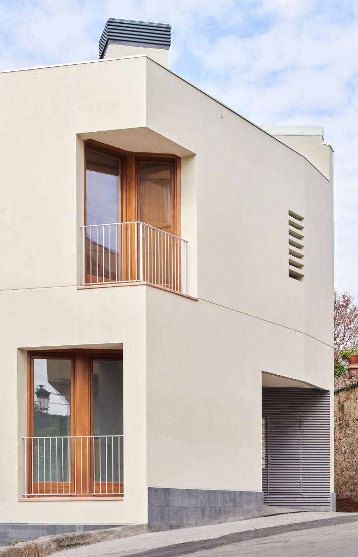 6 dwellings in Cabrera de Mar by Twobo + Luis Twose. Photograph by José Hevia 6 dwellings in Cabrera de Mar by Twobo + Luis Twose. Photograph by José Hevia