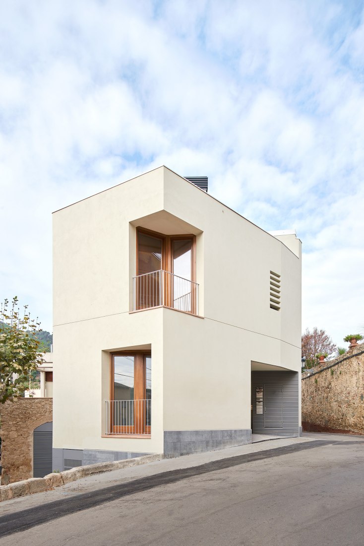 6 dwellings in Cabrera de Mar by Twobo + Luis Twose. Photograph by José Hevia 6 dwellings in Cabrera de Mar by Twobo + Luis Twose. Photograph by José Hevia