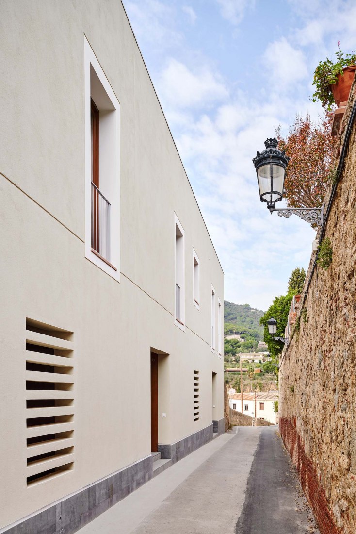 6 dwellings in Cabrera de Mar by Twobo + Luis Twose. Photograph by José Hevia 6 dwellings in Cabrera de Mar by Twobo + Luis Twose. Photograph by José Hevia