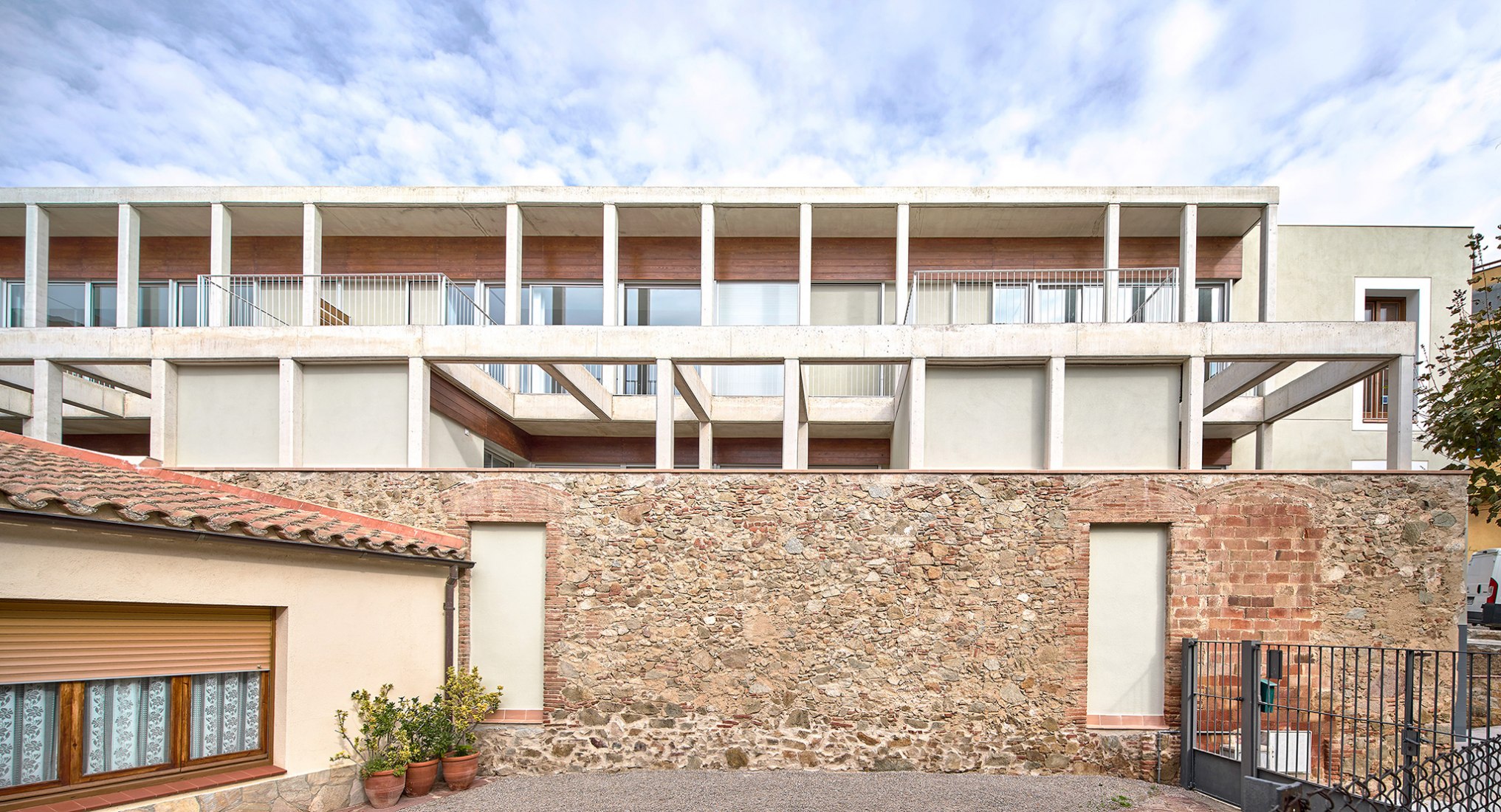 6 dwellings in Cabrera de Mar by Twobo + Luis Twose. Photograph by José Hevia 6 dwellings in Cabrera de Mar by Twobo + Luis Twose. Photograph by José Hevia