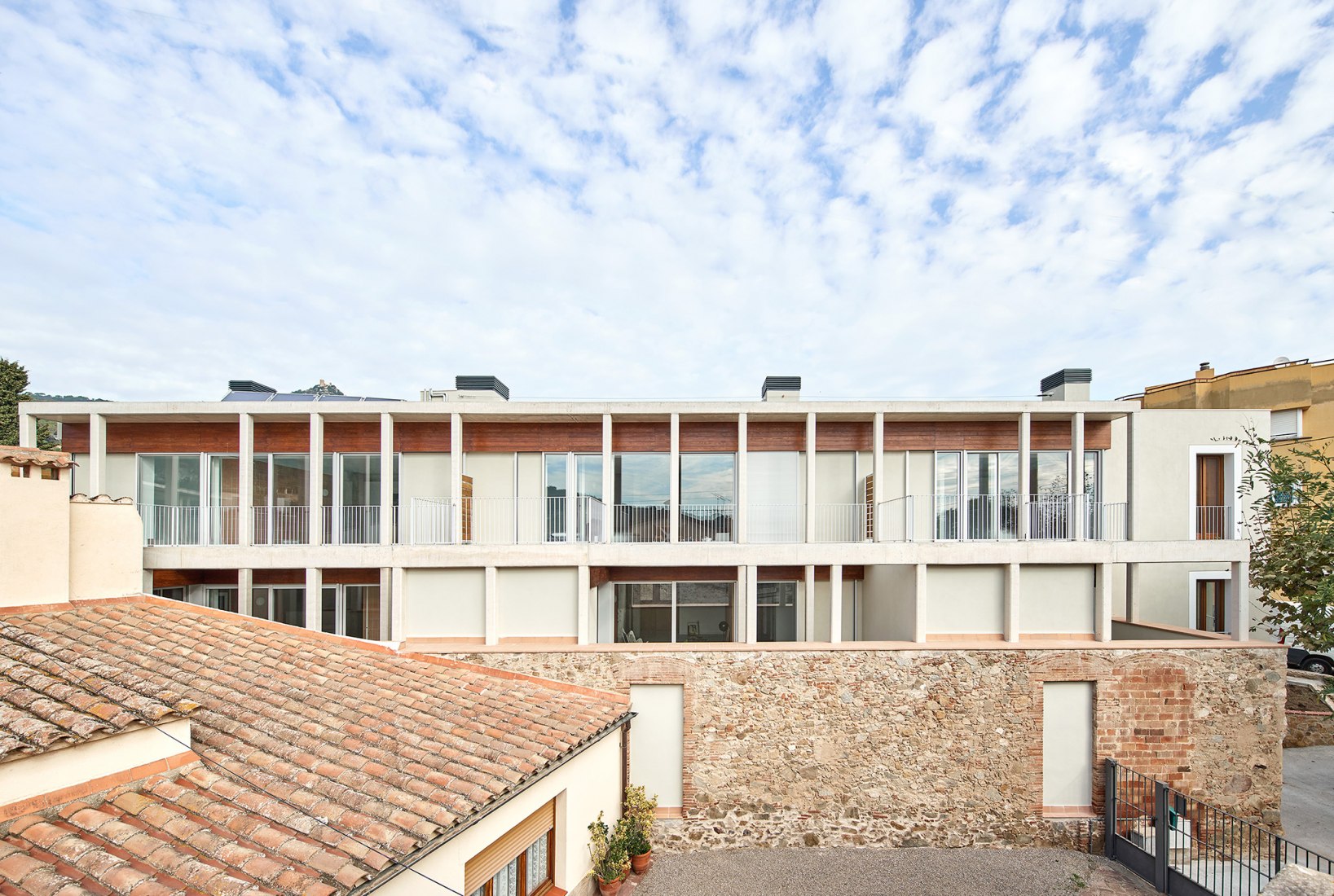 6 dwellings in Cabrera de Mar by Twobo + Luis Twose. Photograph by José Hevia 6 dwellings in Cabrera de Mar by Twobo + Luis Twose. Photograph by José Hevia