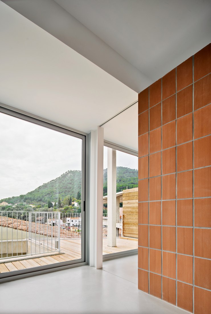 6 dwellings in Cabrera de Mar by Twobo + Luis Twose. Photograph by José Hevia 6 dwellings in Cabrera de Mar by Twobo + Luis Twose. Photograph by José Hevia