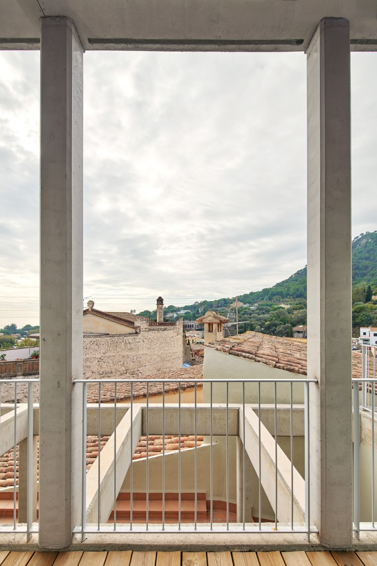 6 dwellings in Cabrera de Mar by Twobo + Luis Twose. Photograph by José Hevia 6 dwellings in Cabrera de Mar by Twobo + Luis Twose. Photograph by José Hevia