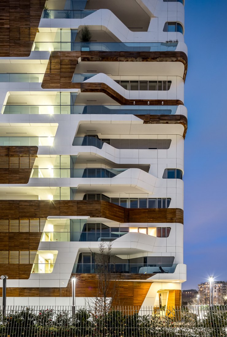 Detalle por la noche. Residencial Citylife por Zaha Hadid. Fotografía © Simón García | arqfoto.com