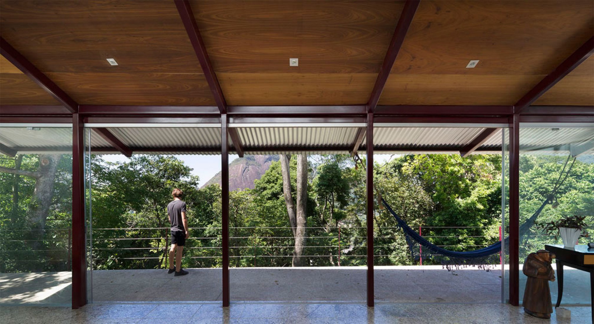 Casa Santa Teresa por Carla Juaçaba. Fotografía por Federico Cairoli 