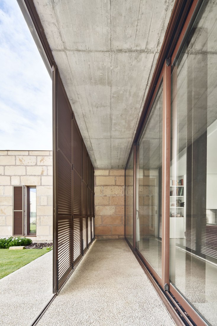 Exterior - interior view. Casa es Carnatge by MIEL Arquitectos. Photograph @ José Hevia