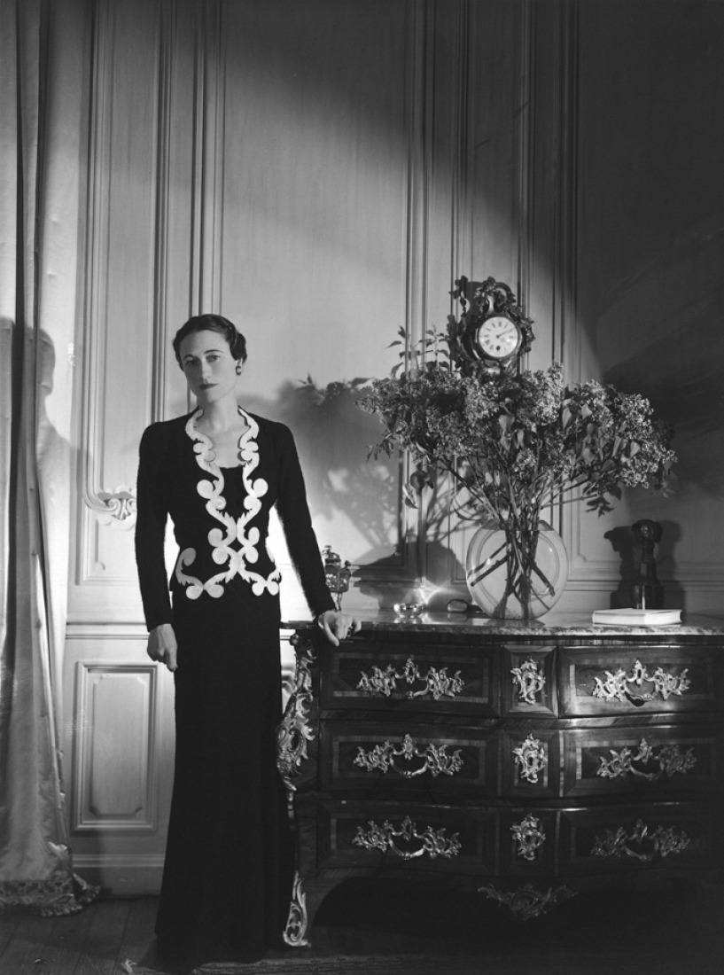 Wallis Simpson en Elsa Schiaparelli, Vogue, 1 de Junio de 1937. Cortesía de The Metropolitan Museum of Art, Fotografía por Cecil Beaton, Cecil Beaton Studio Archivo en Sotheby's.