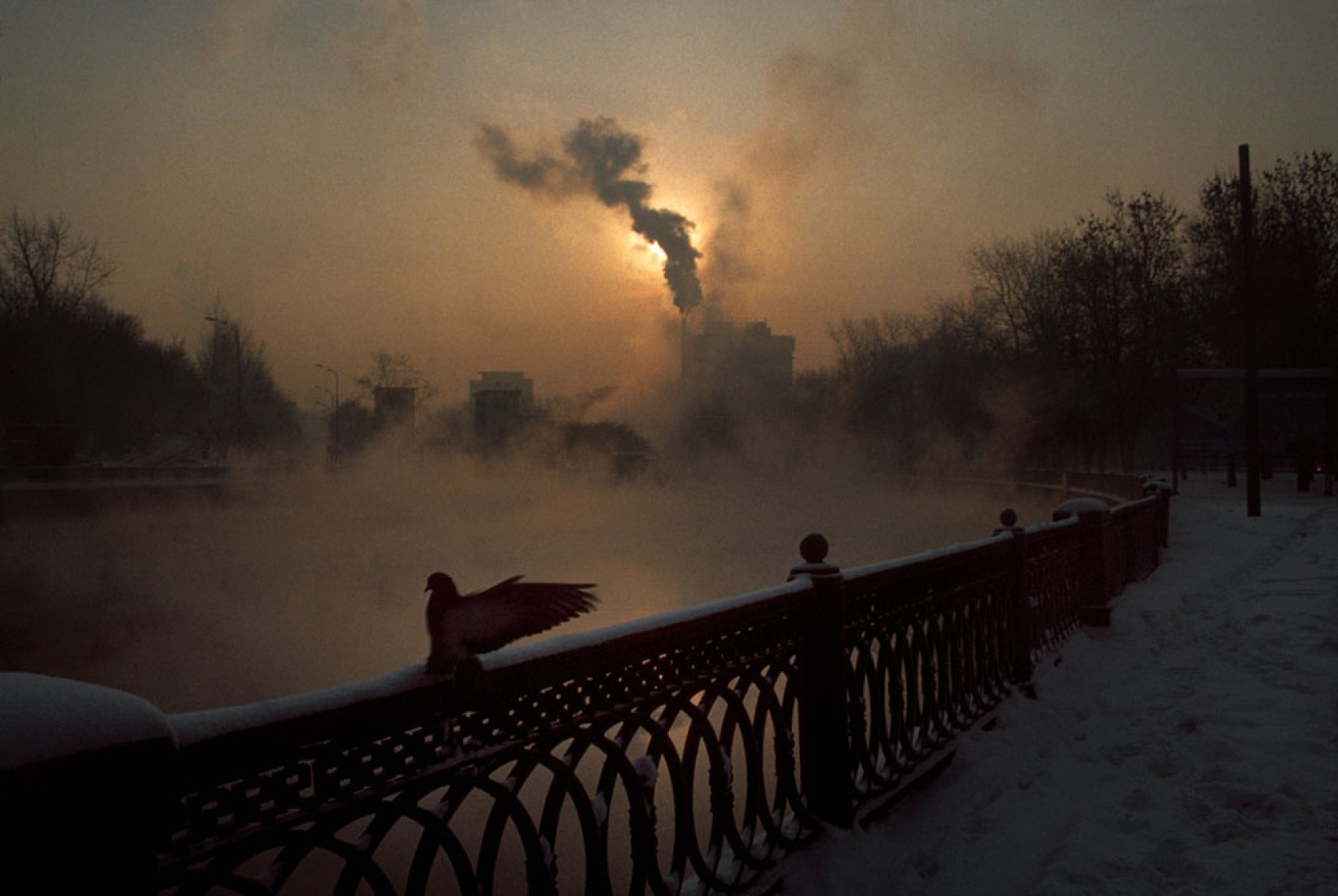 Gueorgui Pinkhassov “Just Light Like” 1995 - En el río Yauza. Moscú. Rusia ©Gueorgui Pinkhassov/Magnum Photos. Gueorgui Pinkhassov «Just Light Like» 1995 - En el río Yauza. Moscú. Rusia ©Gueorgui Pinkhassov/Magnum Photos.