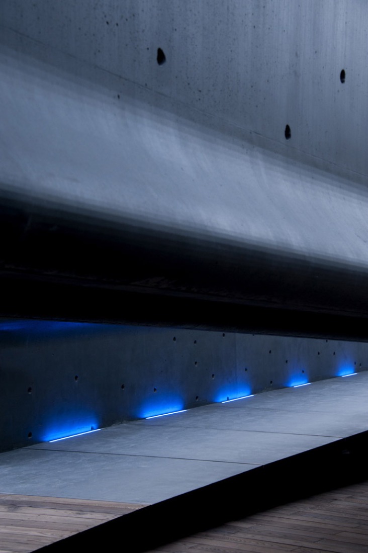 Detail of the runway lighting. MuCem, by Rudy Ricciotti. Photography © Lisa Ricciotti. Detalle de iluminación de la pasarela. MuCem, por Rudy Ricciotti. Fotografía © Lisa Ricciotti.