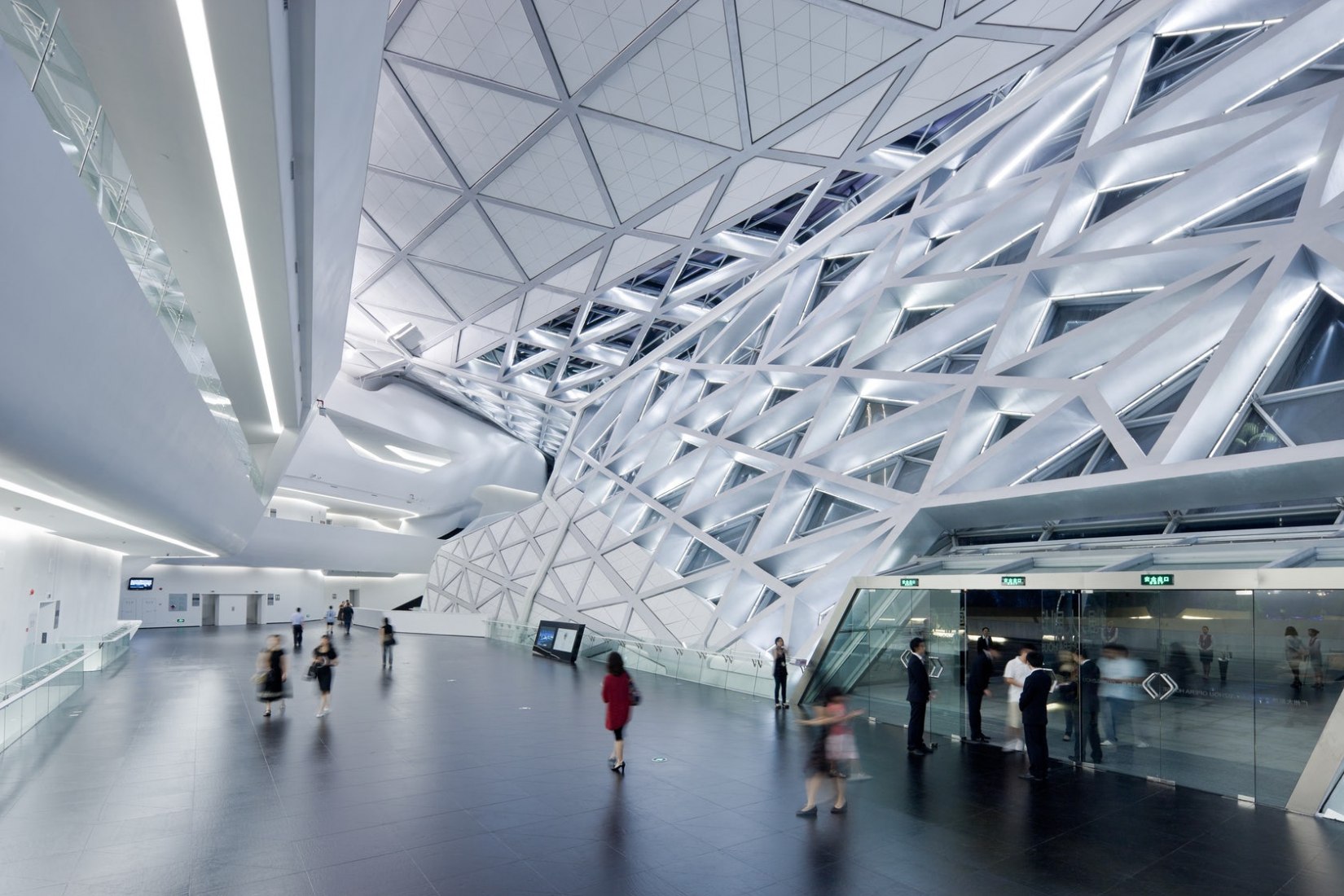 Opera House, Guangzhou, China por Zaha Hadid. Fotografía © Iwan Baan.