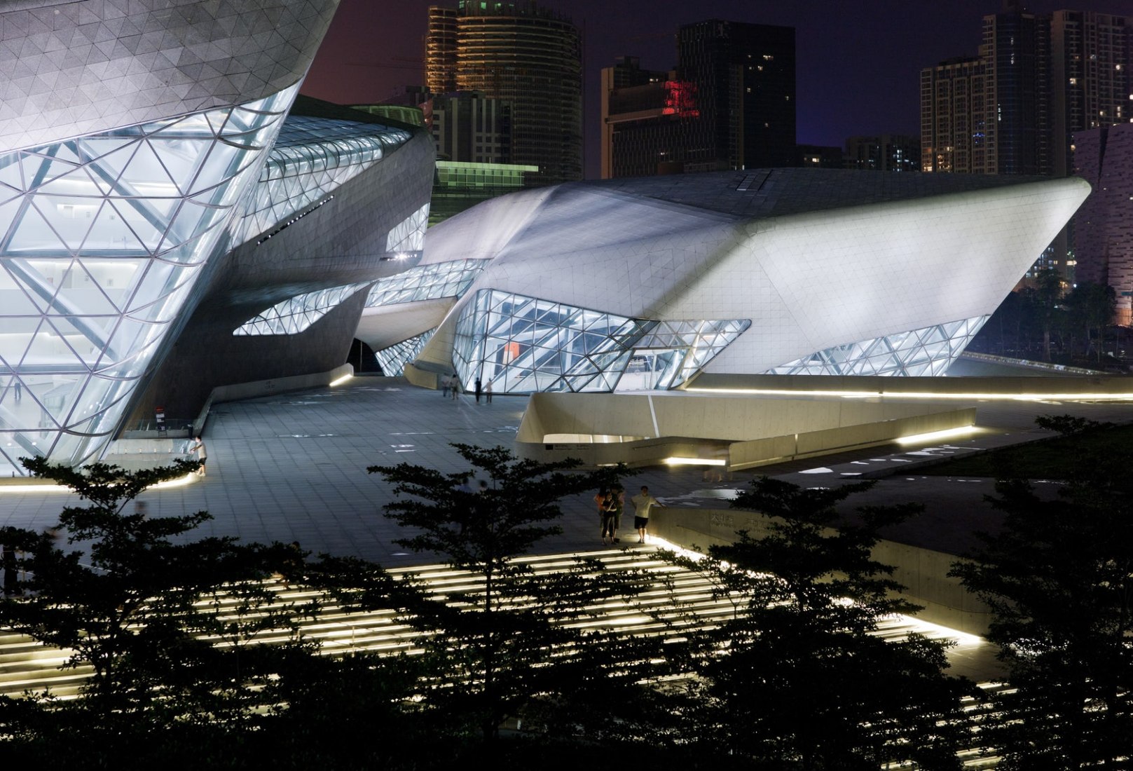 Opera House, Guangzhou, China por Zaha Hadid. Fotografía © Iwan Baan.