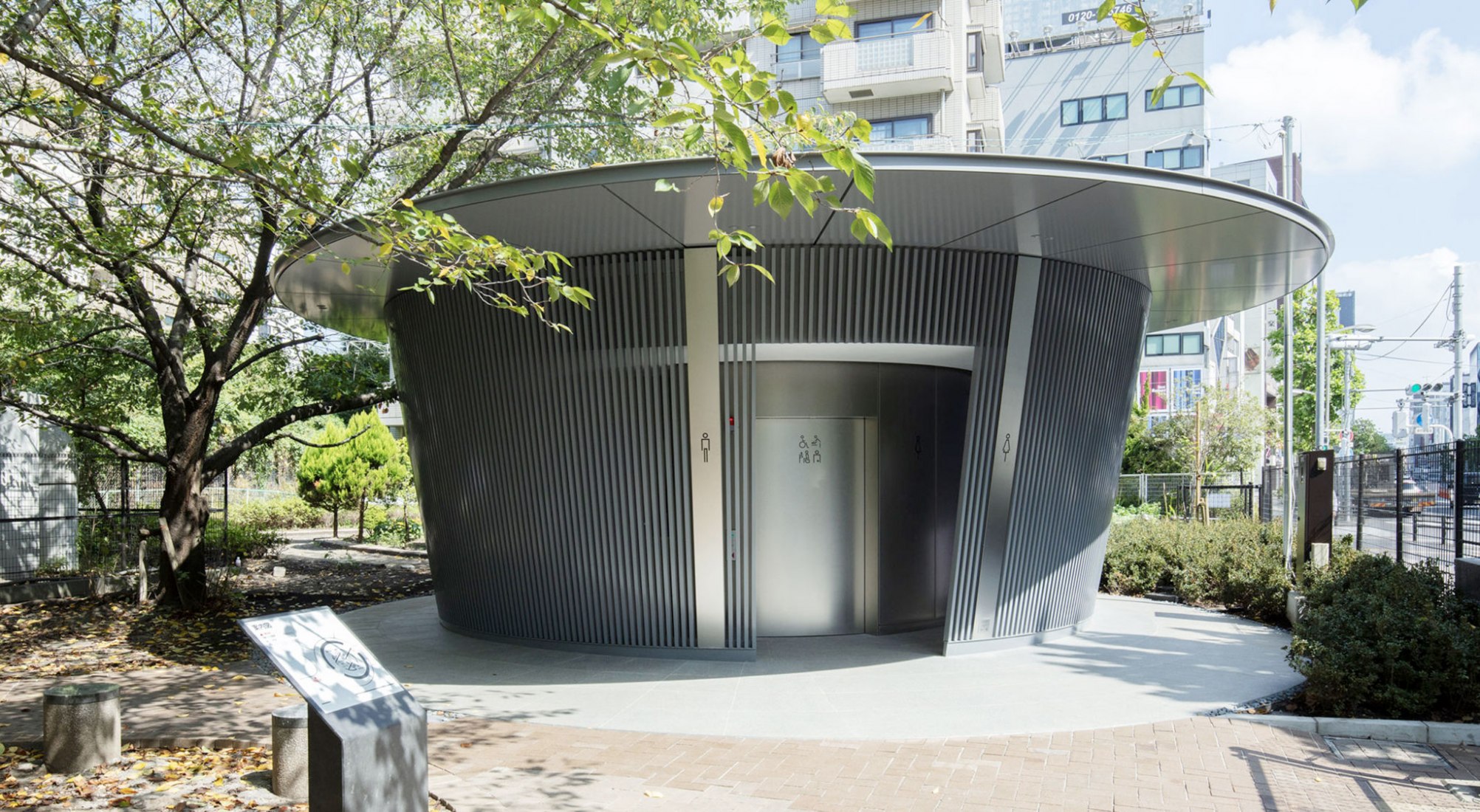 Amayadori. Aseos públicos en el Parque Jingu-Dori por Tadao Ando. Fotografía por Satoshi Nagare, cortesía de Nippon Foundation