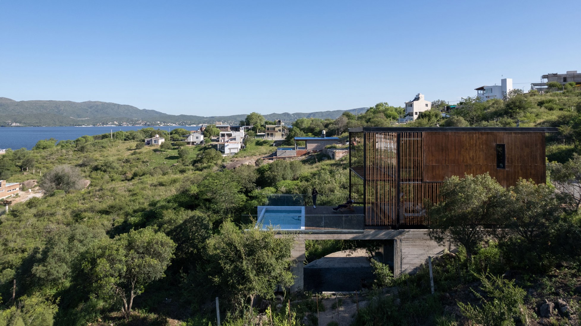 Siquiman Lodge por Pablo Senmartin Arquitectos. Fotografía por Gonzalo Viramonte.