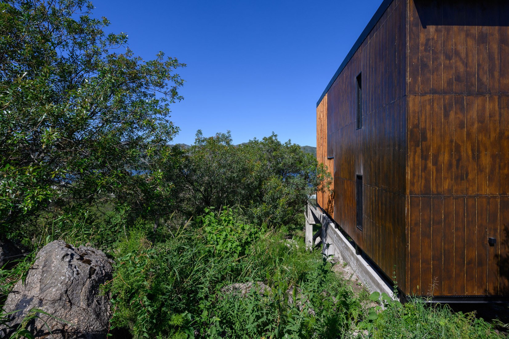 Siquiman Lodge por Pablo Senmartin Arquitectos. Fotografía por Gonzalo Viramonte.