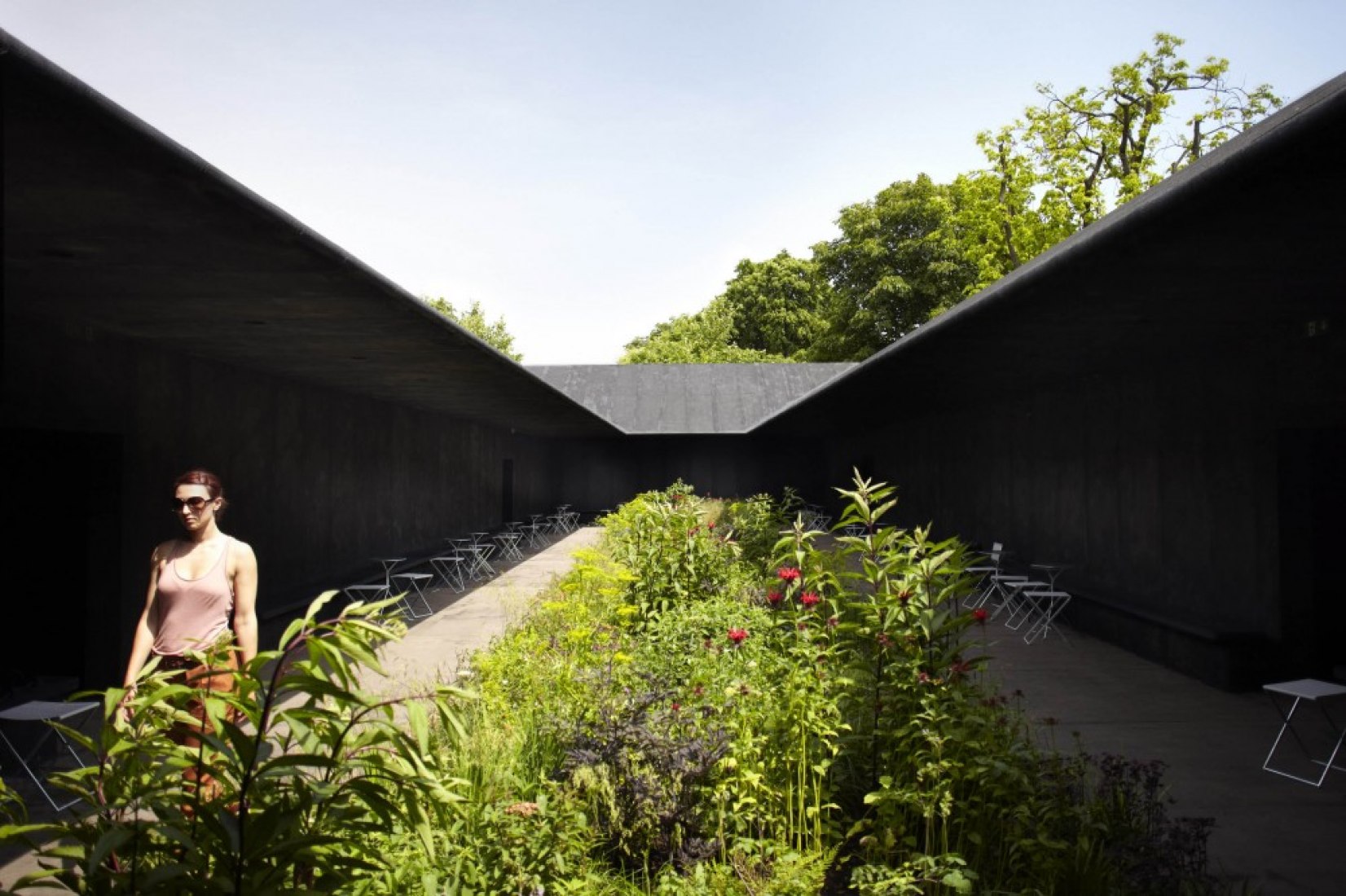 Pabellón Serpentine Gallery 2011, diseñado por Peter Zumthor. Fotografía por John Offenbach