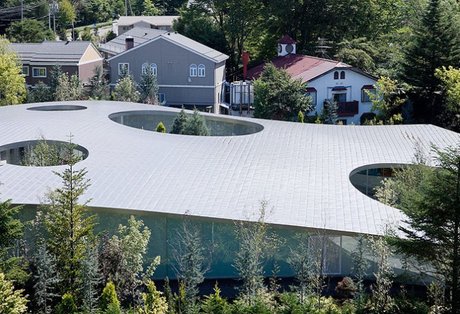 Roof and patios. Photography © Iwan Baan.