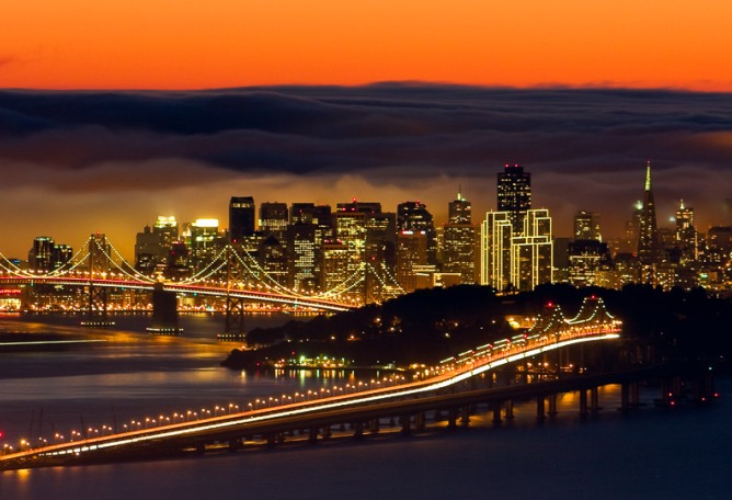 Fog about to swallow the city  San Francisco, California. By Simon Christen.