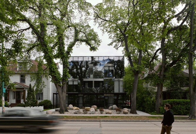 Vista exterior. Bloque de apartamentos 548 Stradbrook por 5468796 Architecture. Fotografía ©James Brittain Photography. 