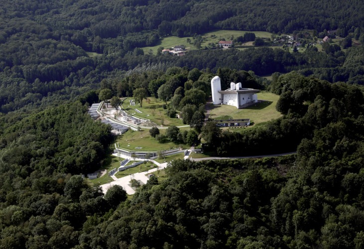 Ampliación del monasterio en Ronchamp por Renzo Piano Building Workshop (2006-2011). Fotografía © Engel Georges.