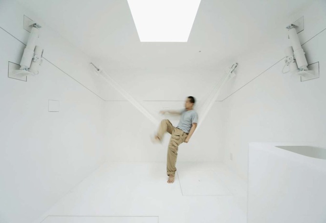 inside 'paco' with roof closed. Photography courtesy of Schema Architecture Office © TakumiOta.