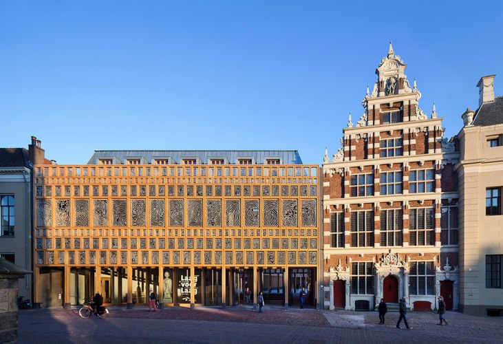 Vista exterior acceso. Ayuntamiento de Deventer por Neutelings Riedijk Architecten. Fotografía © Scagliola Brakkee / © Neutelings Riedijk Arquitectos.