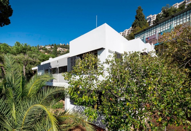 E1027, in Roquebrune-Cap-Martin, France, completed in 1929. Photograph © Manuel Bougot. 