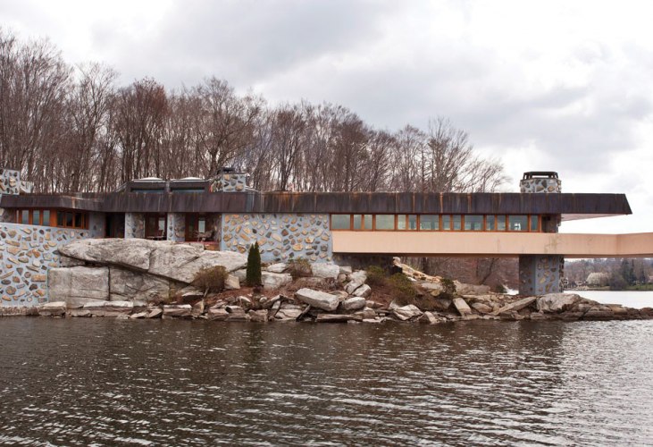 Vista exterior. Casa Massaro por Frank Lloyd Wright. Imagen cortesía de Private Islands Online.