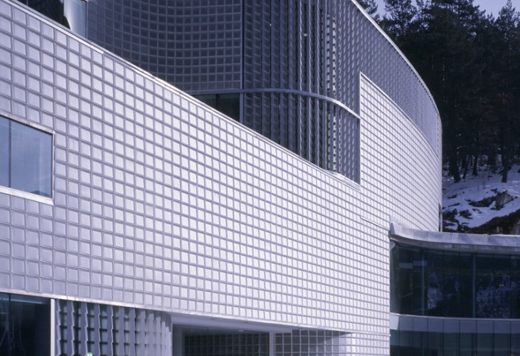 Exterior view. Thermal baths "Termas de Tiberio" by Moneo Brock Studio. Photography © Luis Asín.