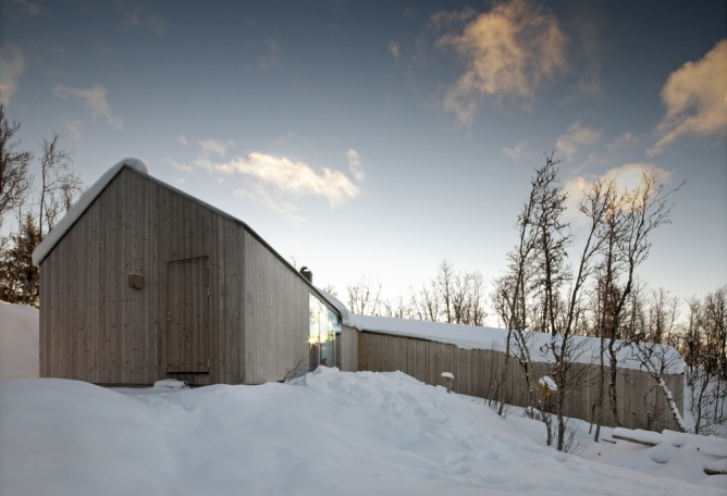 V-lodge by Reiuf Ramstad architects. Photograph © Søren Harder Nielsen.