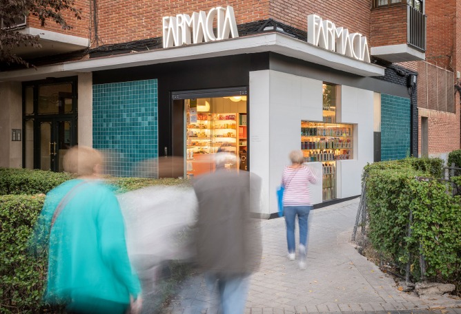 Farmacia Artilleros by Adam Bresnick. Photograph by Amores Pictures. Farmacia Artilleros by Adam Bresnick. Photograph by Amores Pictures.