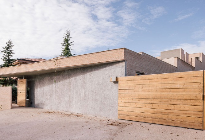 A three generation house in Boadilla del Monte by Malu de Miguel. Photograph by Imagen Subliminal (Miguel de Guzmán + Rocío Romero)