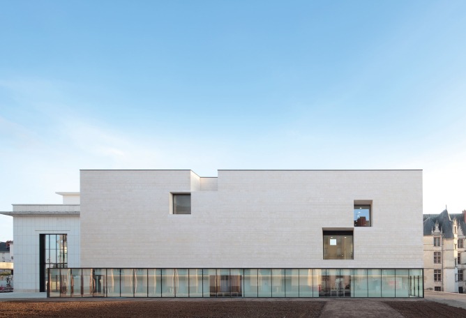 Centro de Criação Contemporânea Olivier Debré, Tours Aires Mateus e Associados (Manuel Mateus e Francisco Mateus). Photograph by Benoit Fougeirol Centro de Criação Contemporânea Olivier Debré, Tours Aires Mateus e Associados (Manuel Mateus e Francisco Mateus). Photograph by Benoit Fougeirol