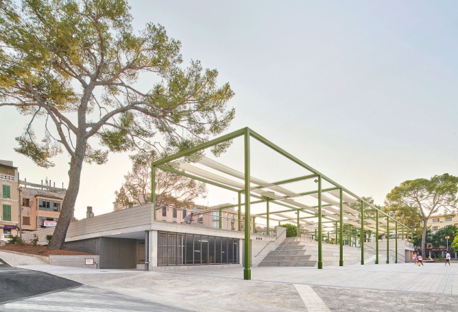 View from Av Reis Catolics. Fonamental. Renovation of Plaza Mallorca by Son Estudi. Photography by Jose Hevia  View from Av Reis Catolics. Fonamental. Renovation of Plaza Mallorca by Son Estudi. Photography by Jose Hevia